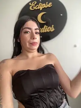 Snapshot of lunacruz_ chatting on 05.15.26 lunacruz online show from 05.15.26