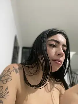 Snapshot of lunacruz_ chatting on 05.19.26 lunacruz online show from 05.19.26