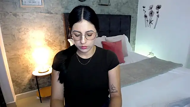 Snapshot of isa_cruzx chatting on 05.15.26 isa cruzx online show from 05.15.26
