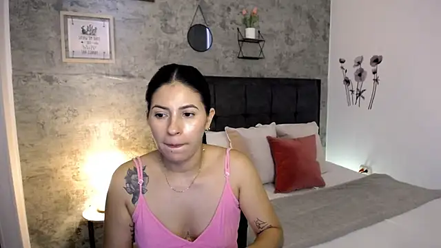 Snapshot of isa_cruzx chatting on 05.28.26 isa cruzx online show from 05.28.26