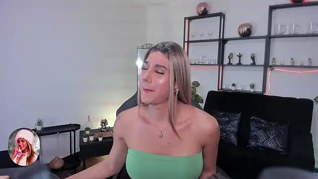 Snapshot of Martiina_Rose chatting on 05.22.26 Martiina Rose online show from 05.22.26
