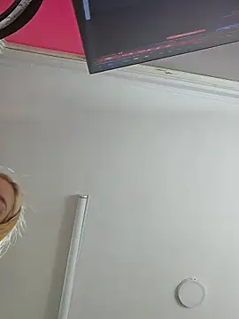 Snapshot of noah_ec chatting on 05.19.26 noah ec online show from 05.19.26