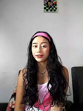 Snapshot of L0lita_Emi12 chatting on 05.15.26 L0lita Emi12 online show from 05.15.26