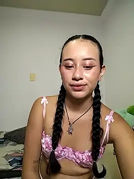 Snapshot of L0lita_Emi12 chatting on 05.17.26 L0lita Emi12 online show from 05.17.26