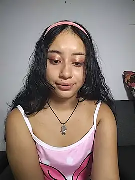Snapshot of L0lita_Emi12 chatting on 05.17.26 L0lita Emi12 online show from 05.17.26