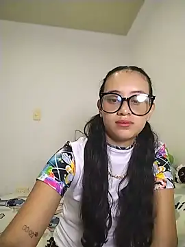 Snapshot of L0lita_Emi12 chatting on 05.19.26 L0lita Emi12 online show from 05.19.26