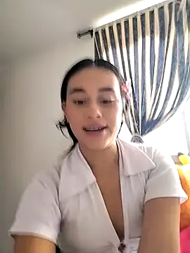 Snapshot of L0lita_Emi12 chatting on 06.17.26 L0lita Emi12 online show from 06.17.26