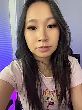 Snapshot of petiteTai chatting on 05.24.26 petiteTai online show from 05.24.26