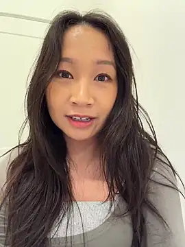 Snapshot of petiteTai chatting on 05.29.26 petiteTai online show from 05.29.26