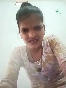Snapshot of Student_garl_1 chatting on 05.25.26 Student garl 1 online show from 05.25.26