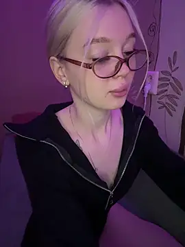 Snapshot of Velvet_Doll_ chatting on 05.29.26 Velvet Doll online show from 05.29.26
