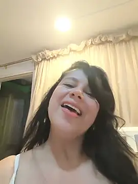 Snapshot of MonserratLune_ chatting on 05.16.26 MonserratLune online show from 05.16.26