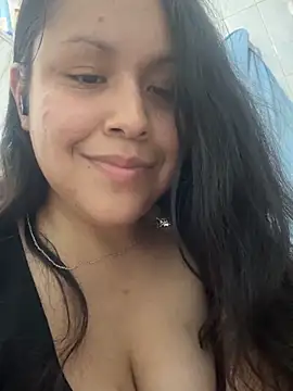 Snapshot of KeniaLuna chatting on 04.23.26 KeniaLuna online show from 04.23.26