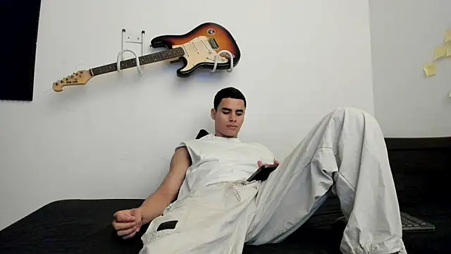 Snapshot of chicozen chatting on 05.28.26 chicozen online show from 05.28.26