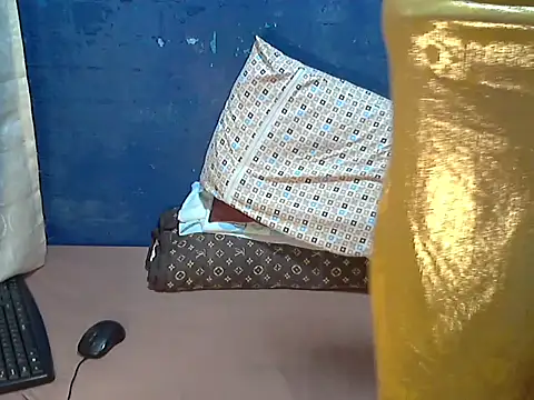 Snapshot of hotchilimom chatting on 11.23.25 hotchilimom online show from 11.23.25