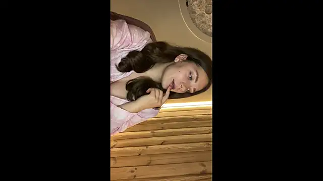 HoneyWithHeat1 online show from 05.22.26