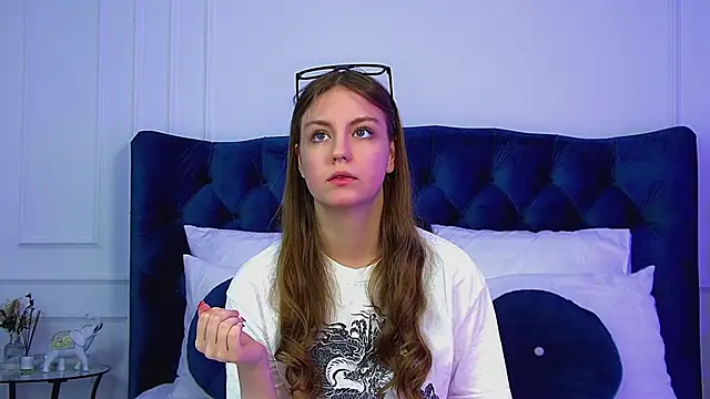 SofiaSarvains online show from 05.17.26