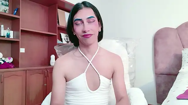 Snapshot of Alexadomina22 chatting on 05.17.26 Alexadomina22 online show from 05.17.26
