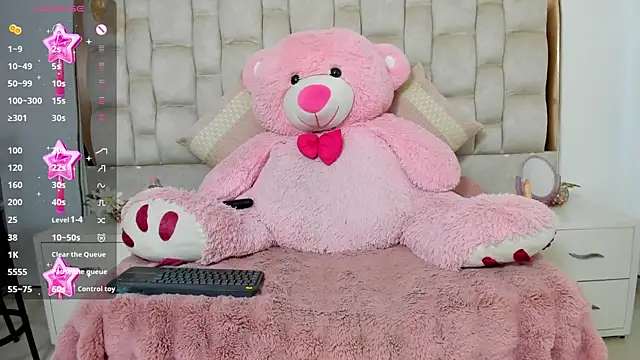 Snapshot of MaddyReyes chatting on 06.25.26 MaddyReyes online show from 06.25.26