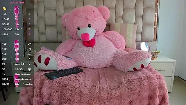 Snapshot of MaddyReyes chatting on 07.14.26 MaddyReyes online show from 07.14.26