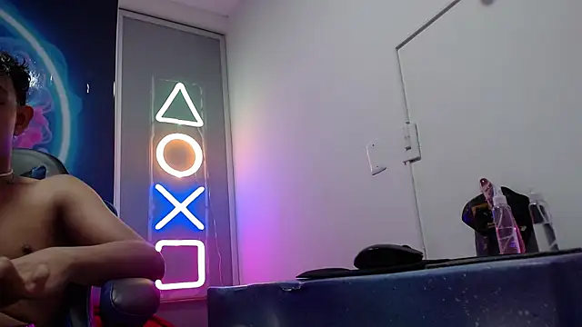 Snapshot of Aron_hot11 chatting on 05.16.26 Aron hot11 online show from 05.16.26