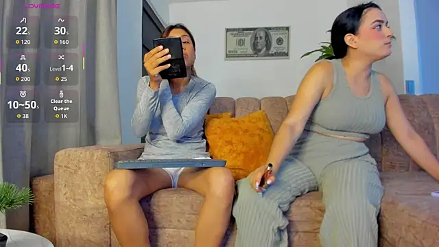 Snapshot of ElizabethAndEliana chatting on 05.21.26 ElizabethAndEliana online show from 05.21.26