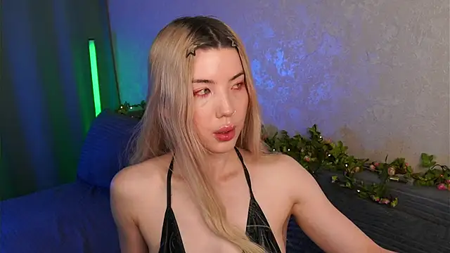 Snapshot of LindaThackerr chatting on 05.22.26 LindaThackerr online show from 05.22.26