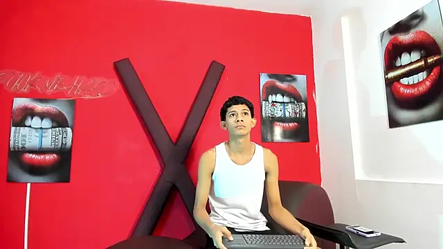 TWINKS BOYSX online show from 05.16.26