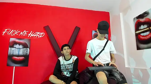 TWINKS BOYSX online show from 05.18.26