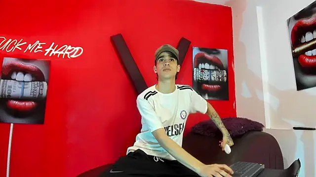 Snapshot of TWINKS_BOYSX chatting on 06.18.26 TWINKS BOYSX online show from 06.18.26