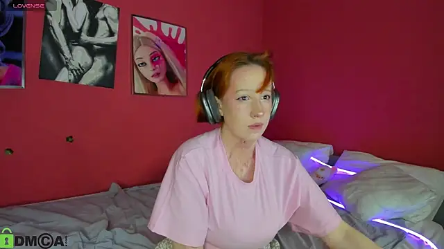 Snapshot of Maya_foxy chatting on 06.23.26 Maya foxy online show from 06.23.26