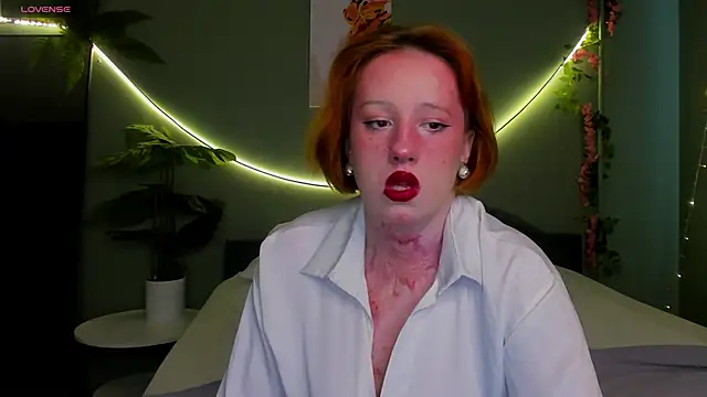 Snapshot of Maya_foxy chatting on 06.30.26 Maya foxy online show from 06.30.26