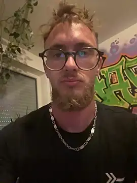 Snapshot of makeucomee chatting on 07.19.26 makeucomee online show from 07.19.26