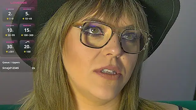 Snapshot of ZoeSkyee chatting on 05.19.26 ZoeSkyee online show from 05.19.26