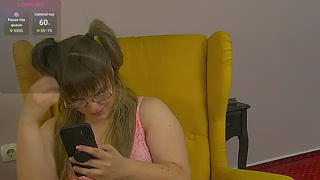 Snapshot of ZoeSkyee chatting on 05.25.26 ZoeSkyee online show from 05.25.26