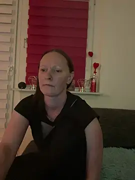 Snapshot of LindaLee90 chatting on 06.25.26 LindaLee90 online show from 06.25.26