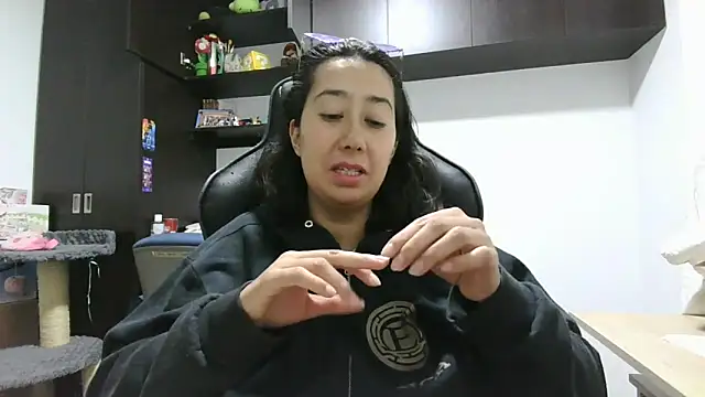Snapshot of saramaSS chatting on 05.27.26 saramaSS online show from 05.27.26