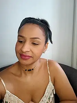 Snapshot of mell0102 chatting on 05.11.26 mell0102 online show from 05.11.26