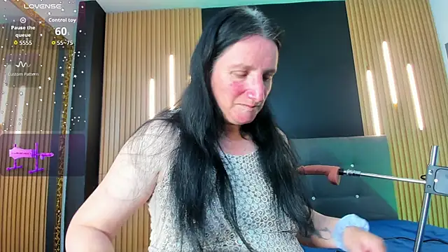 Snapshot of CloeMature chatting on 05.21.26 CloeMature online show from 05.21.26