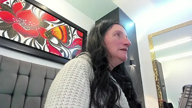 Snapshot of CloeMature chatting on 05.25.26 CloeMature online show from 05.25.26