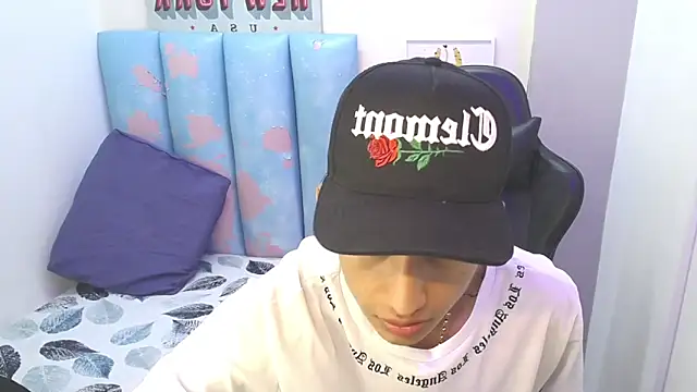 Snapshot of liam_play chatting on 05.15.26 liam play online show from 05.15.26