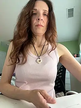 Snapshot of Raevyn chatting on 05.16.26 Raevyn online show from 05.16.26