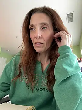 Snapshot of Raevyn chatting on 05.26.26 Raevyn online show from 05.26.26