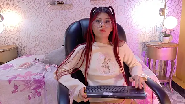 zoeecarter  online show from 05.08.26