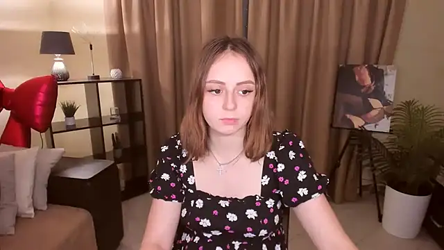 Snapshot of MilanaRare chatting on 05.24.26 MilanaRare online show from 05.24.26