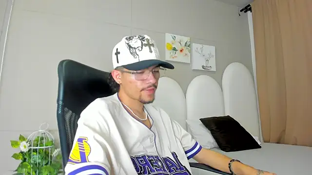 Snapshot of jake_miller__ chatting on 05.25.26 jake miller online show from 05.25.26