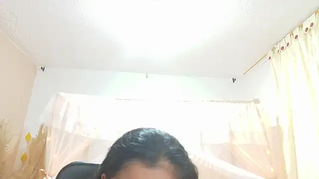 Snapshot of leoneriss chatting on 05.19.26 leoneriss online show from 05.19.26