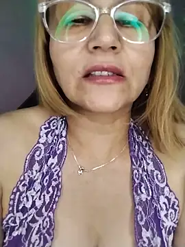 Snapshot of vitaminafranccesca chatting on 06.05.26 vitaminafranccesca online show from 06.05.26