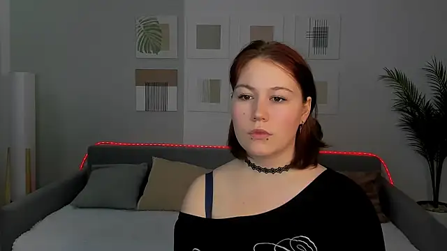 Snapshot of MiaLacrice chatting on 05.18.26 MiaLacrice online show from 05.18.26