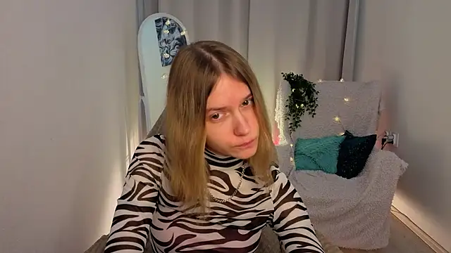Snapshot of MilanaRayy chatting on 06.11.26 MilanaRayy online show from 06.11.26